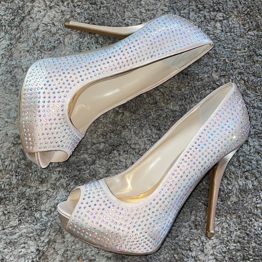 Jennifer Lopez champagne rhinestone heels!